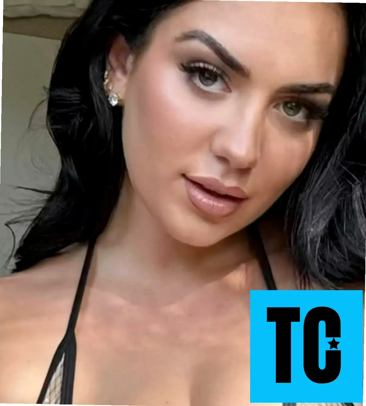 https://trendyceleb.com/wp-content/uploads/2025/06/de-ruby_3.webp